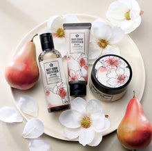 將圖片載入圖庫檢視器 MARY QUANT ESSENTIALS （限定） PEAR &amp; MAGNOLIA（梨與木蘭）身體及頭髮護理
